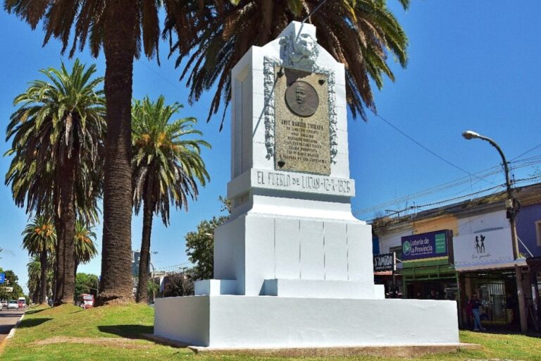 Luján: Restauran monumento de Estrada