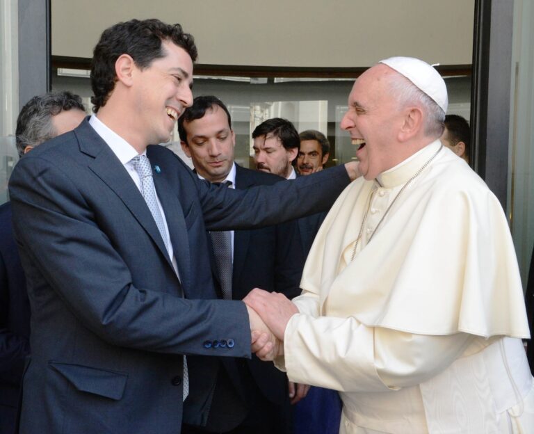 Confirman encuentro entre Wado de Pedro y el Papa Francisco