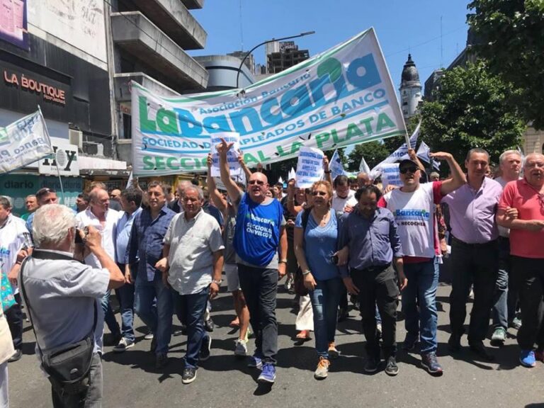 Bancarios llaman a un paro para el 28 de abril
