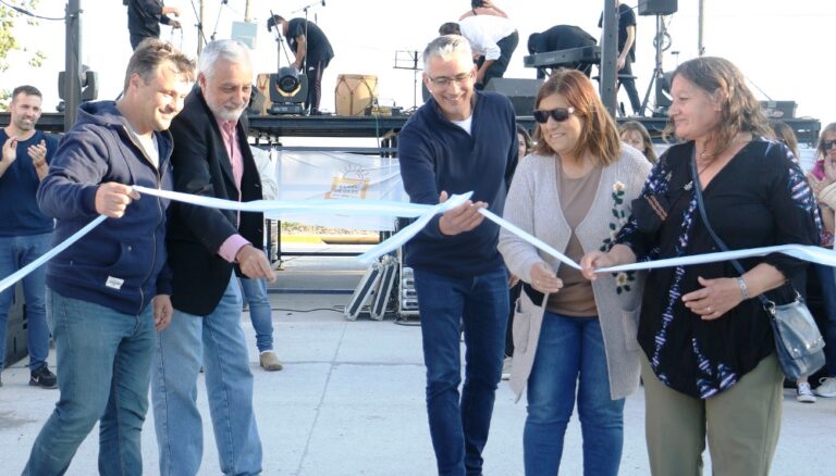 Inauguran asfalto en amplio sector de Giles