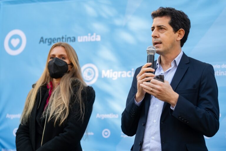 Migraciones elimina el sellado de los pasaportes