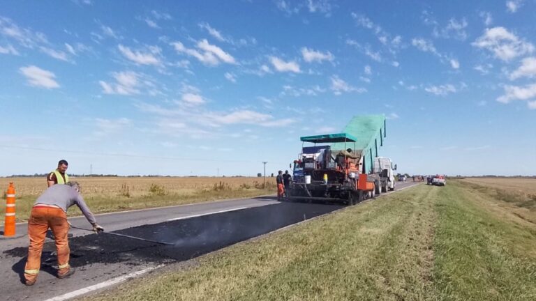 Trabajos de bacheo en ruta 5 entre Suipacha y Chivilcoy