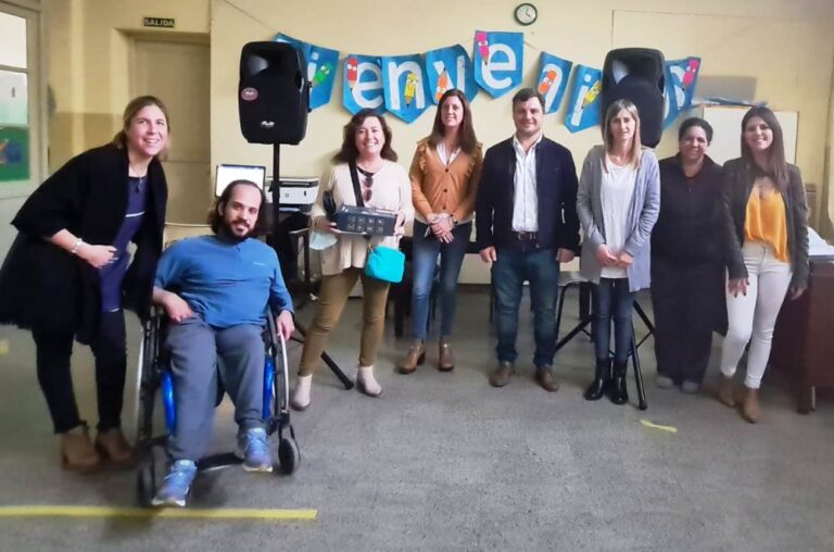 Giles: Aporte para una escuela primaria