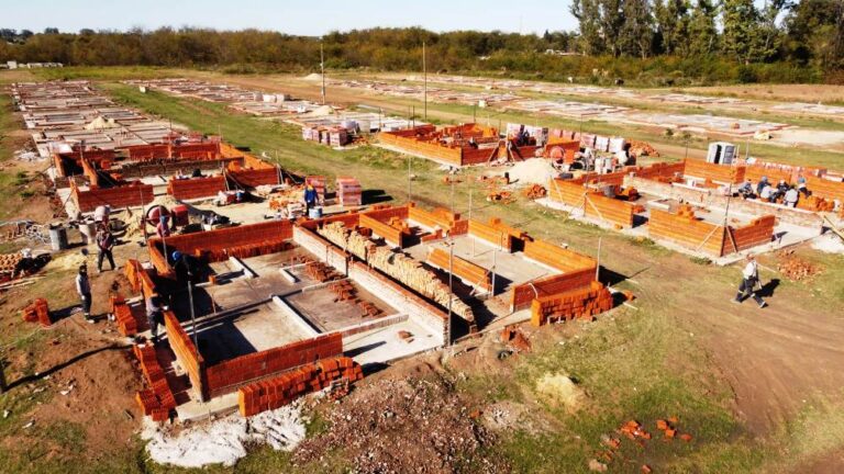 Avanzan construcción de 54 viviendas en Luján