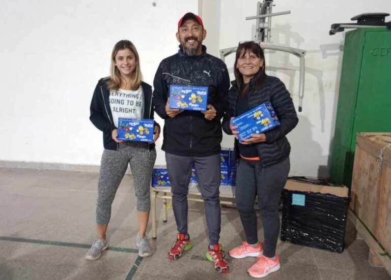 Municipio entrega patines en el CEF de Gowland