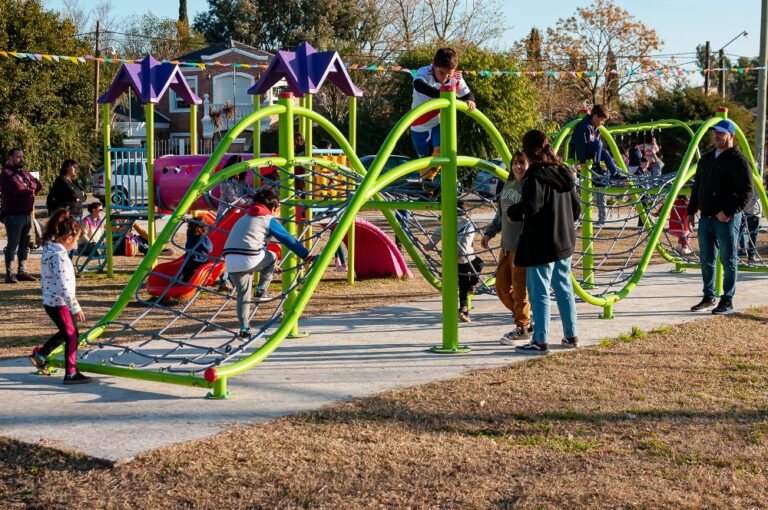 Mercedes: Inauguran plaza en barrio Favaloro