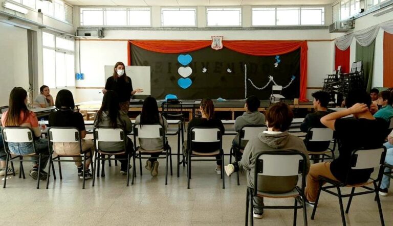 Suipacha: Charlas sobre salud en escuelas
