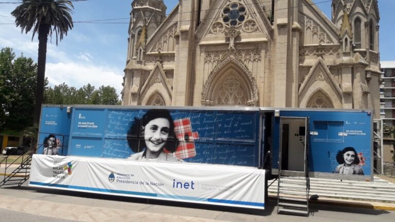 Llega a Mercedes el Museo de Ana Frank