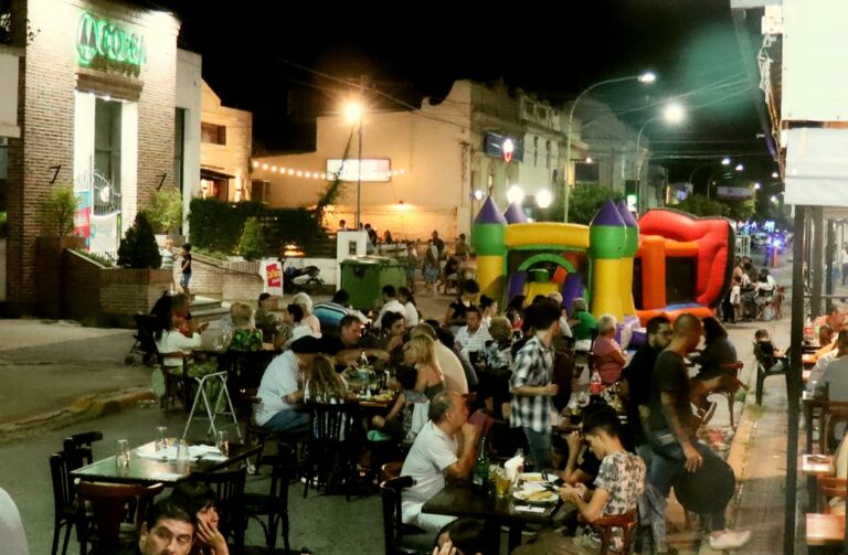 Suipacha vive sus Peatonales de Verano