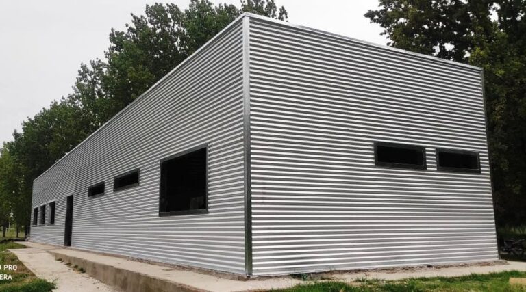 Avanza construcción de SUM en el Parque de Mercedes