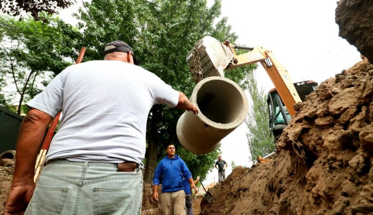 Construyen desagües en Suipacha para evitar anegamiento