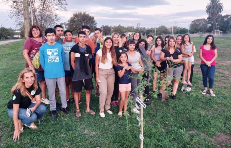 Jóvenes de Gowland «plantaron» Memoria
