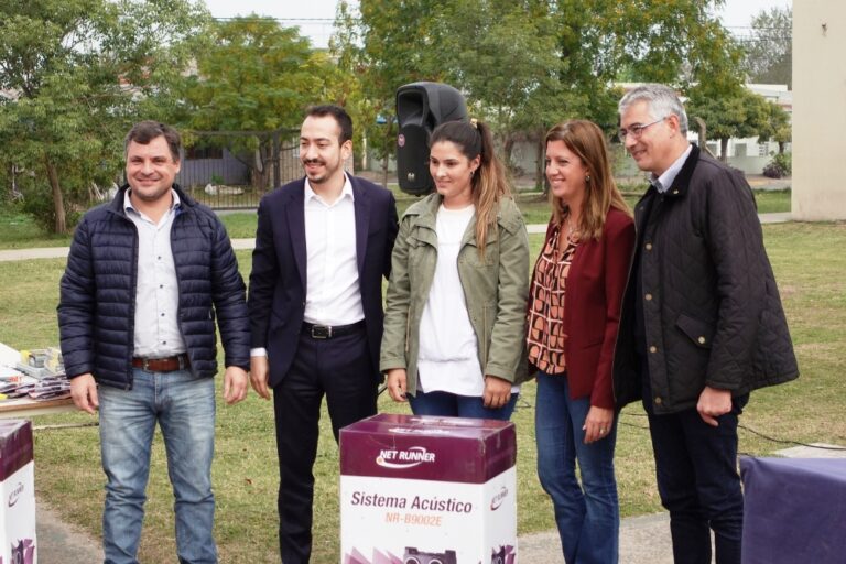 Giles: Importante aporte de Nación a escuelas del distrito