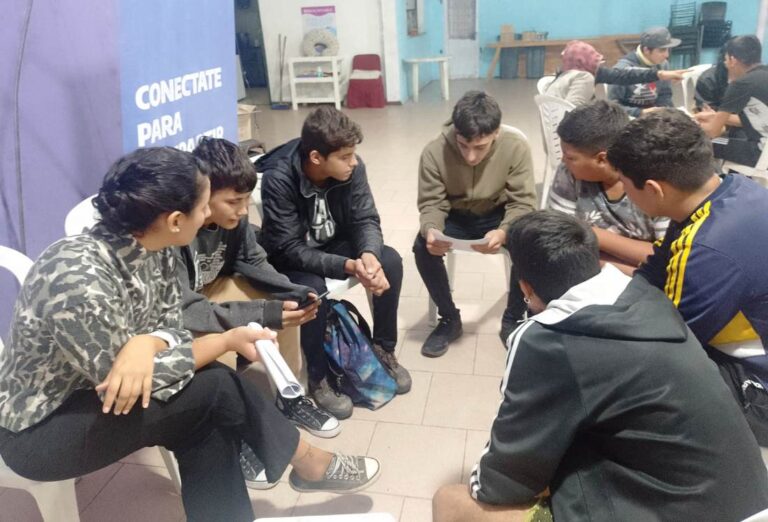 Taller para adolescentes en Gowland y Agote