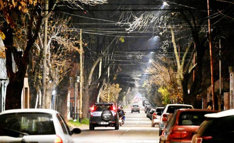 Renuevan luminarias en el centro de Luján