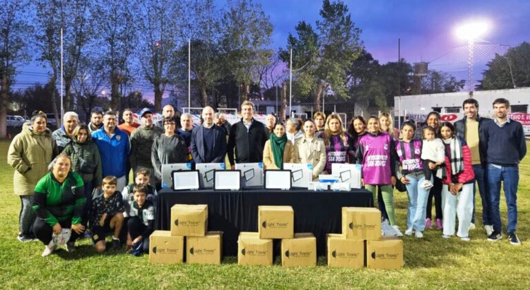 Entregaron equipamiento para Escuelas de Fútbol en Luján