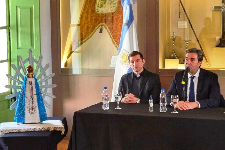 Sesión especial en homenaje a la Virgen de Luján
