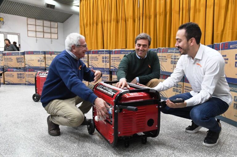 Entregan equipos electrógenos a instituciones en Luján