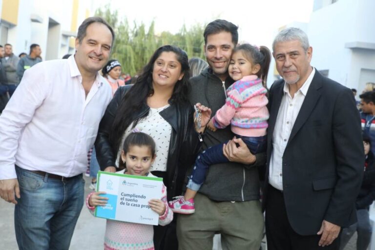 Maggiotti y Ferraresi encabezaron nueva entrega de viviendas en Avellaneda