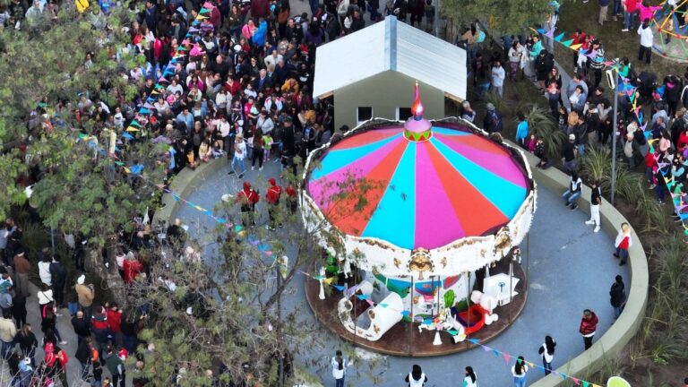 Inauguran remodelación de plaza Belgano en Mercedes