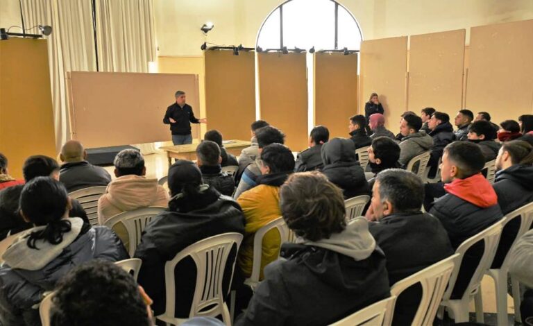 Luján: Capacitan a trabajadores de delivery