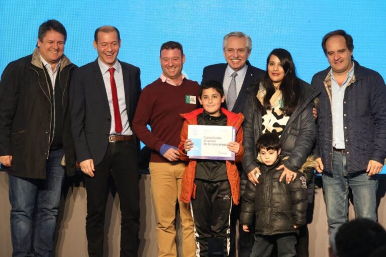 En Neuquén se entregó la vivienda número 125 mil de la gestión del Gobierno Nacional