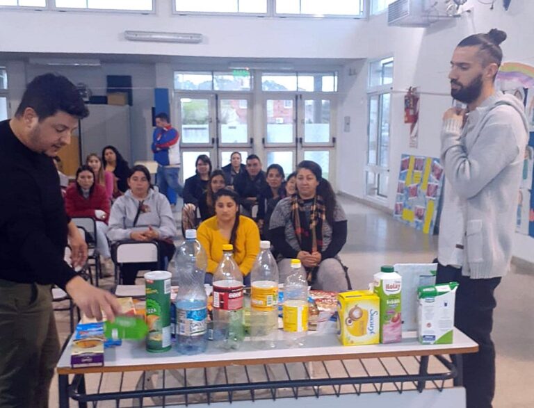 Charlas de salud en escuelas de Suipacha