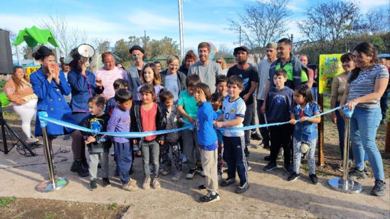 Inauguran nueva plaza en Mercedes