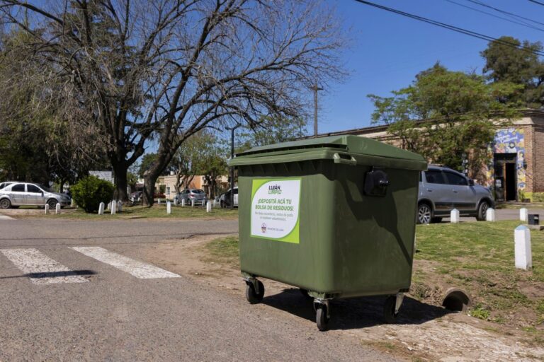 Luján Limpio: el Municipio instaló contenedores en Cortínez y barrio El Pinar