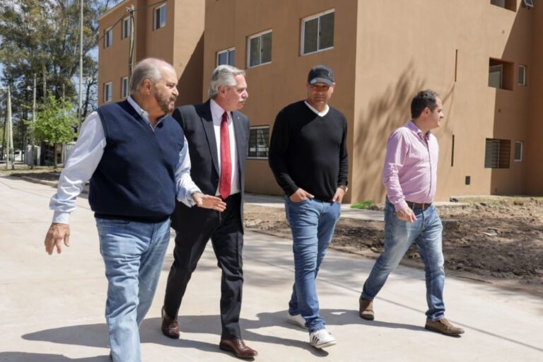 Ezeiza: Maggiotti, Fernández y Granados recorrieron viviendas