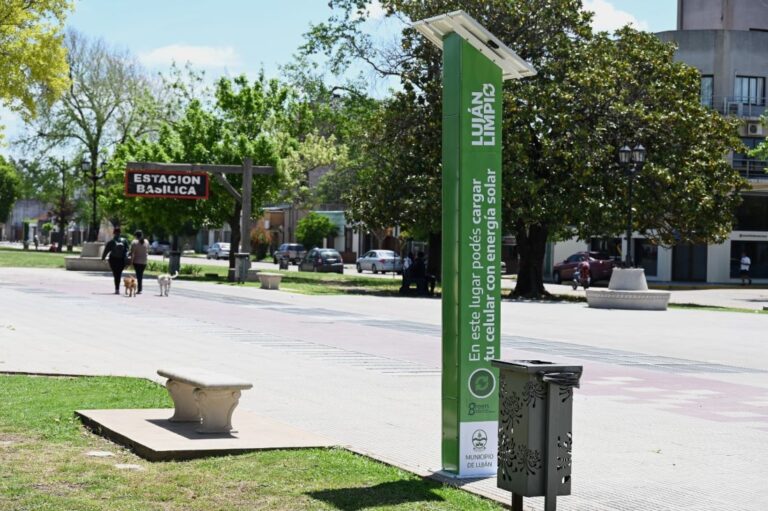 El Municipio de Luján instala tótems para recarga de celulares