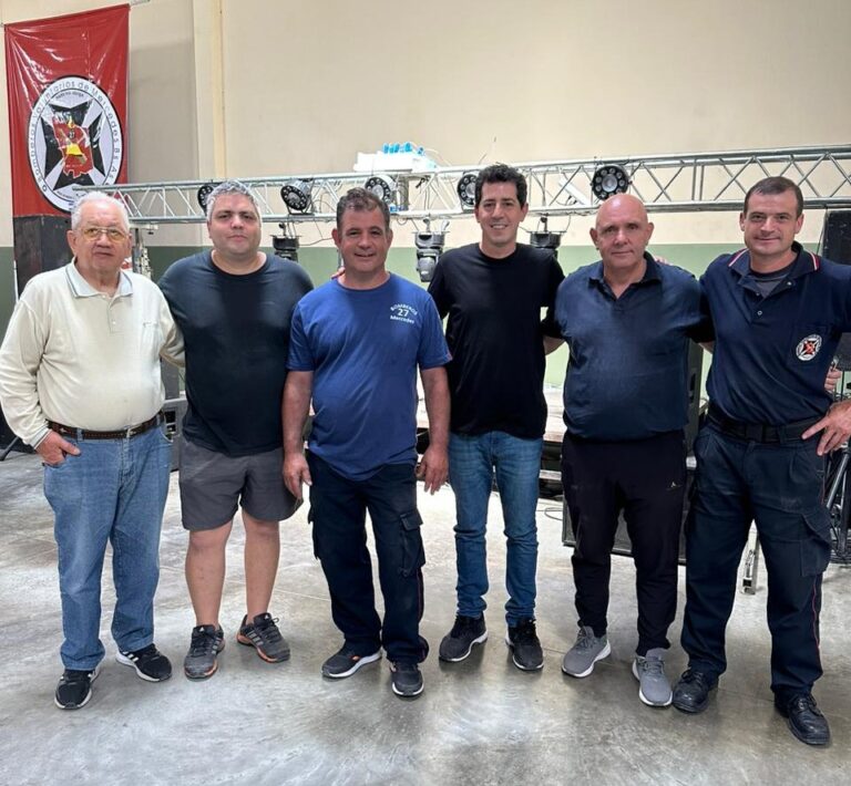 Mercedes: El Ministro de Pedro visitó el cuartel de Bomberos