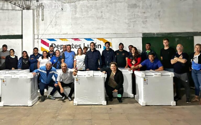 Luján: El Municipio entregó nuevo equipamiento a Escuelas de Fútbol