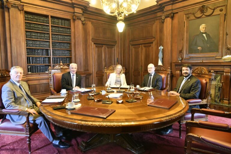 El Ministro de Justicia se reunió con la Suprema Corte