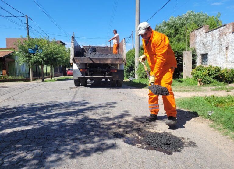 Trabajos de bacheo en San Andrés de Giles