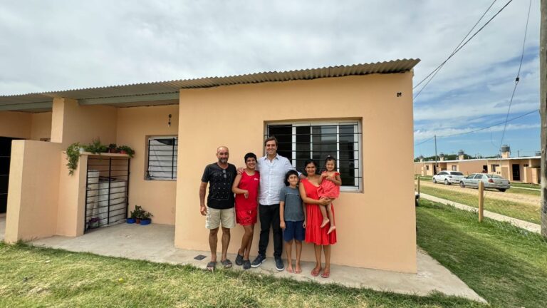Relocalizan más familias que vivían en zonas inundables de Luján