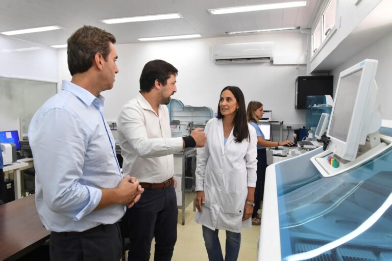 El Ministro Kreplak visitó Luján para conocer un nuevo laboratorio