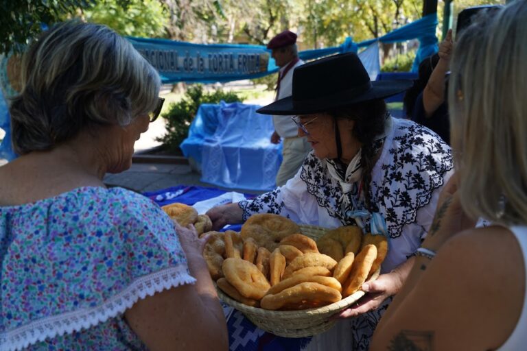 Se lanzó en Mercedes la Fiesta Nacional de la Torta Frita