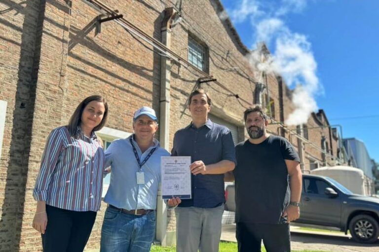 Luján: Entregan habilitaciones definitivas a importantes empresas