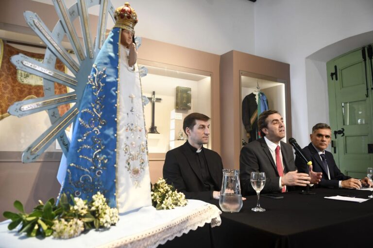 Luján: El Intendente llamó a rezar por la Patria en el día de la Virgen