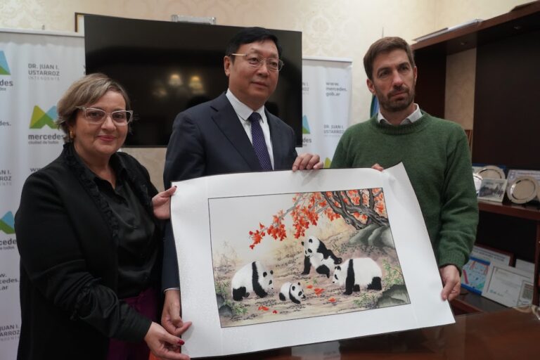 Intendente de Mercedes recibe a delegación china