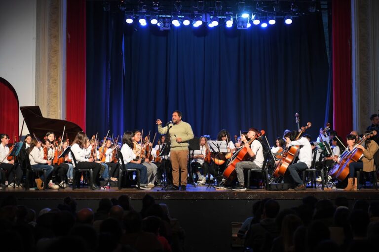 La Orquesta Escuela de Mercedes a Teatro lleno