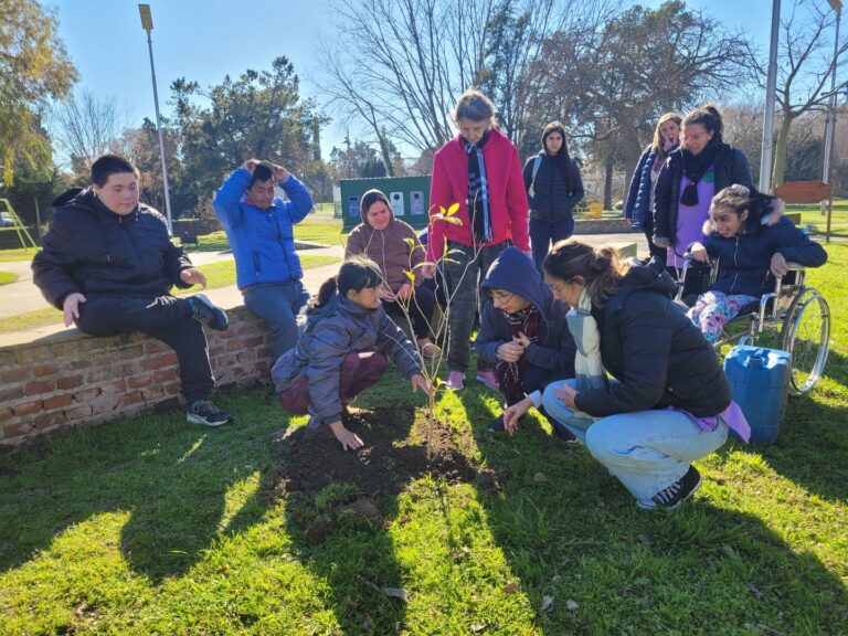 Giles celebró la semana del Árbol