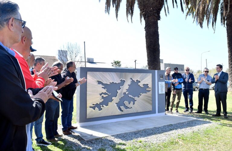 Jauregui tiene su monumento por los Héroes de Malvinas