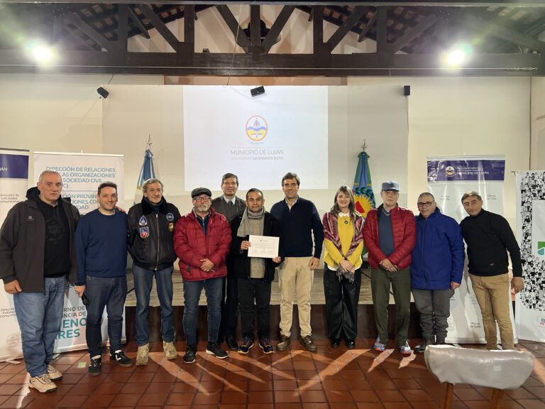Entregan reconocimientos a más de 50 entidades de bien público de Luján
