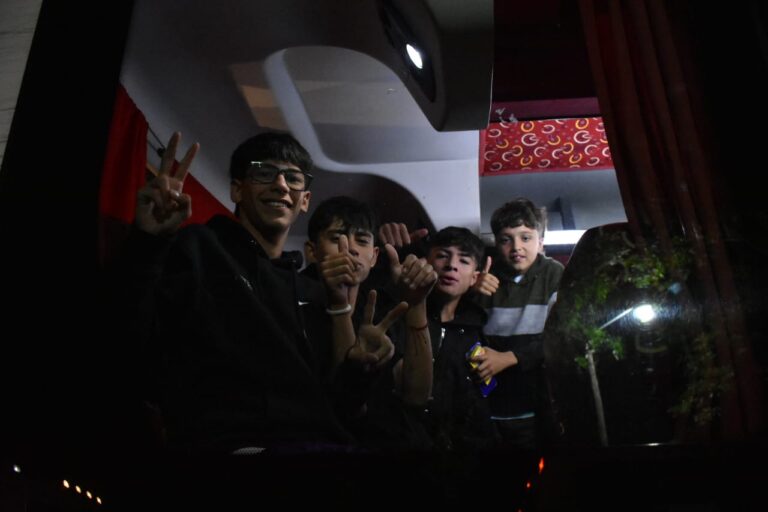 Jovenes mercedinos en la «feliz» por los Bonaerenses