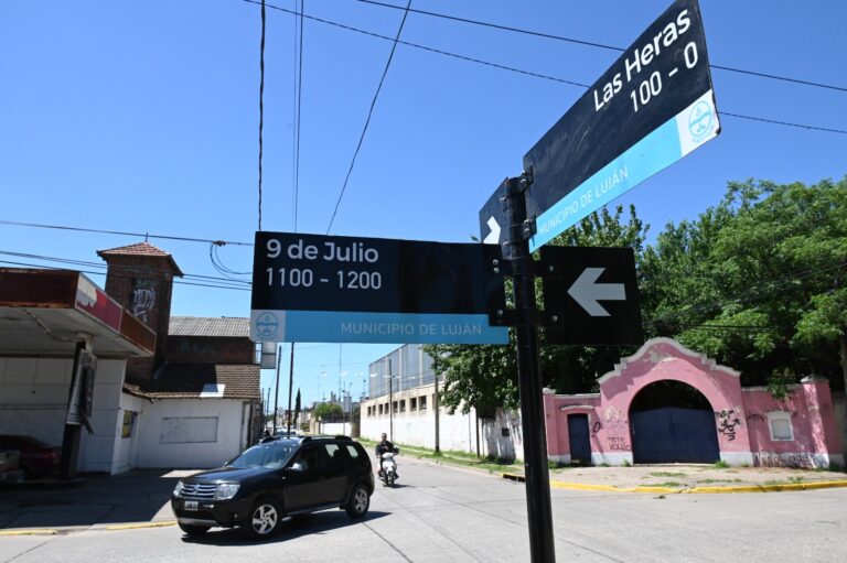 El Municipio de Luján instaló cartelería urbana