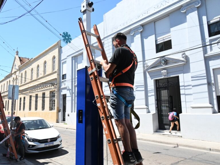 Luján: Se instalaron nuevos tótems de seguridad en escuelas