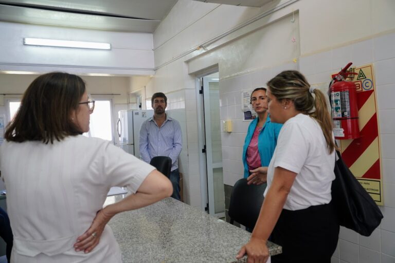 Provincia visitó laboratorio del CIC en Mercedes