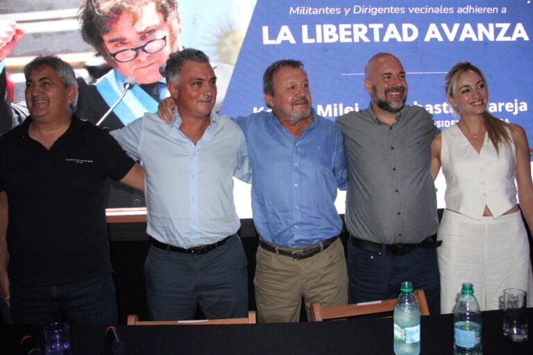 Roberto Costa oficializó su paso a La Libertad Avanza